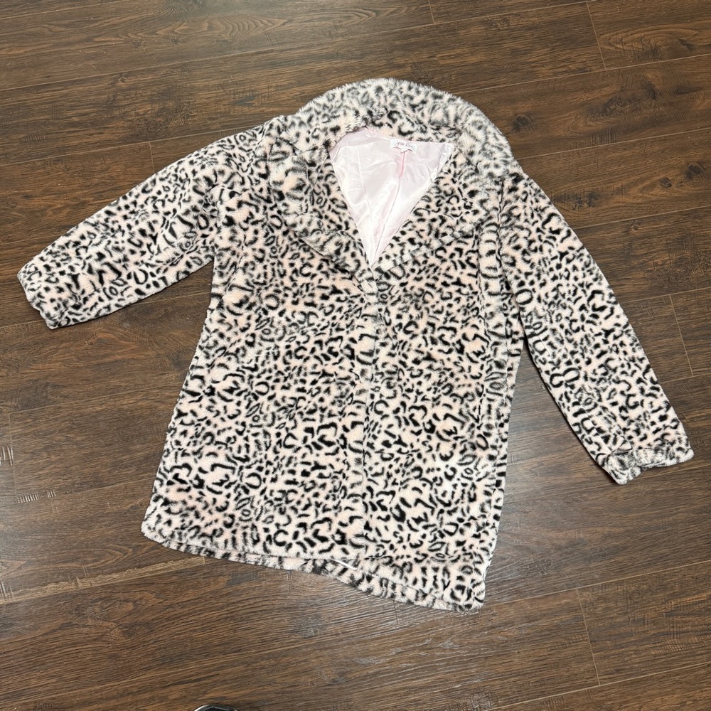JES LEA ANIMAL PRINT FUZZY COAT